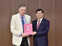 荣获2023年中国国际科学技术合作奖的诺奖得主巴里·马歇尔教授受聘好色tv
讲席教授