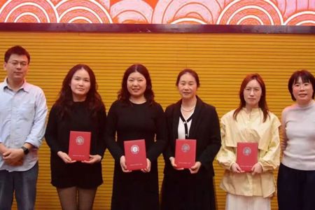 第三届好色tv
叙事医学发展研讨会暨深小医病例汇报会顺利举行